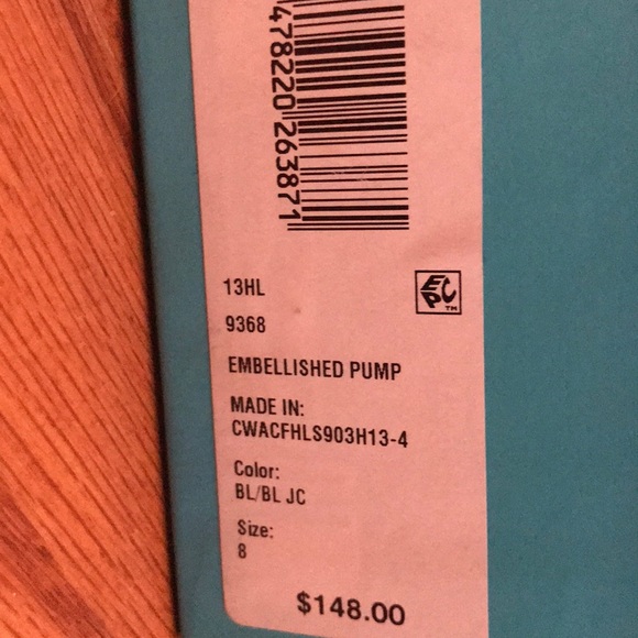 Black suede pumps with embellishment - Picture 5 of 8